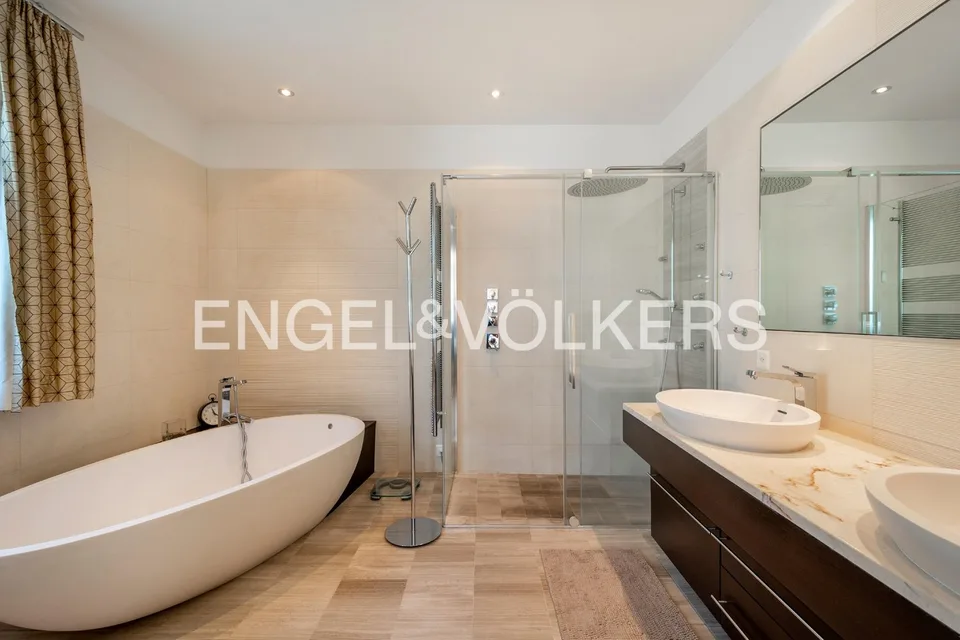 Seeblick pur, exklusive Villa mit Pool und Panorama (43) – Foto 11 von 13