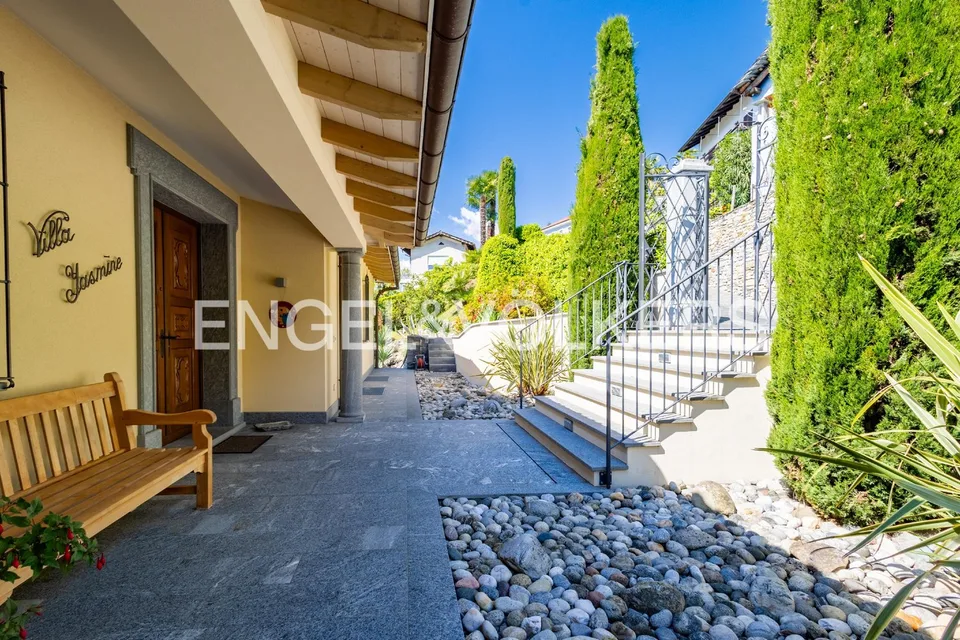 Seeblick pur, exklusive Villa mit Pool und Panorama (43)