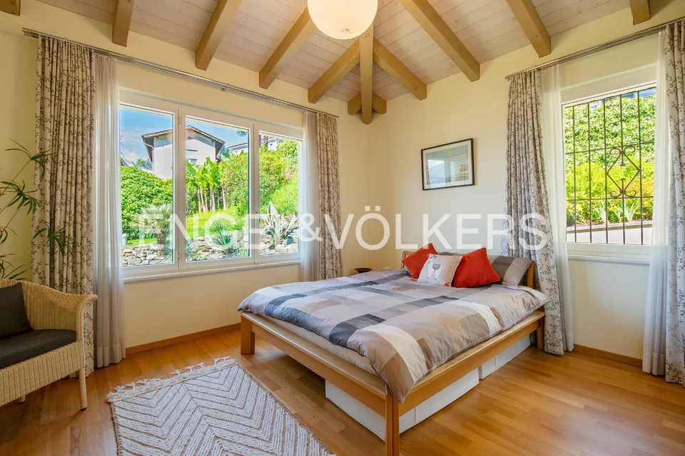 Seeblick pur, exklusive Villa mit Pool und Panorama (43) – Foto 12 von 13