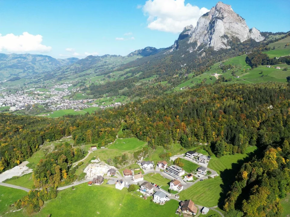 Terrain à bâtir au milieu de la nature sur une pente avec vue