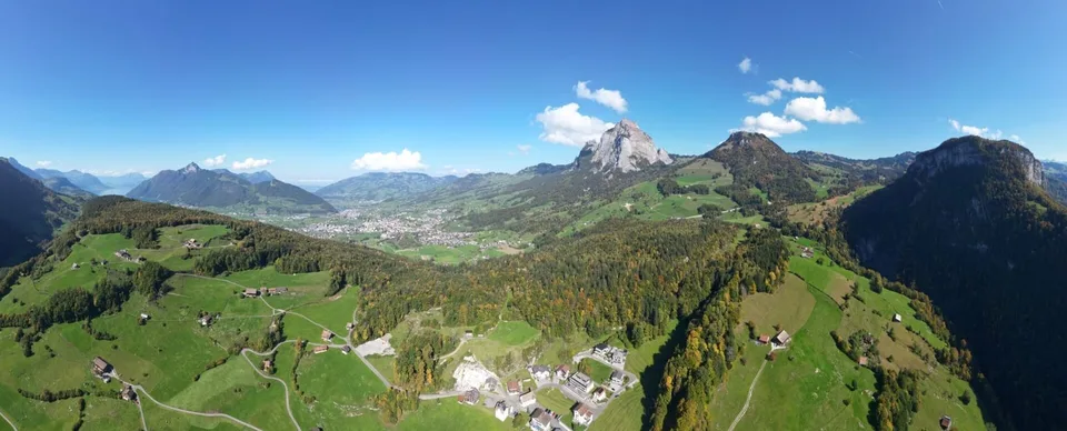Terrain à bâtir au milieu de la nature sur une pente avec vue