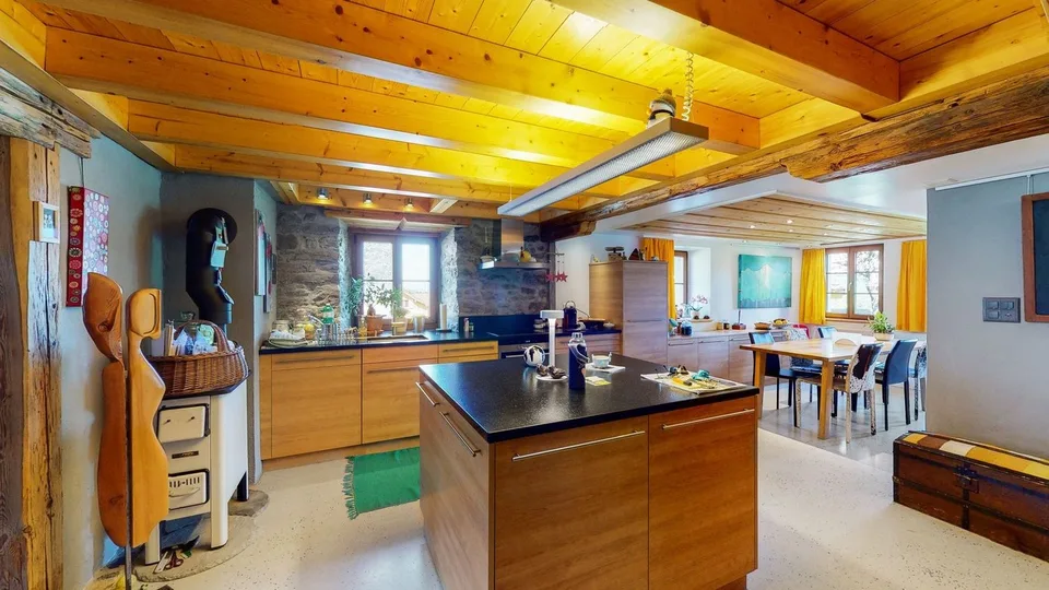Charakter und Authentizität! Wunderschöne renovierte Farm mit 2 Wohnungen – Foto 6 von 13