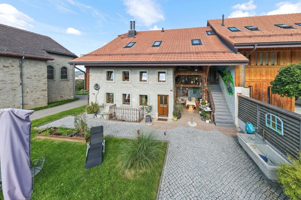 Cachet et authenticité ! Magnifique ferme rénovée de 2 logements