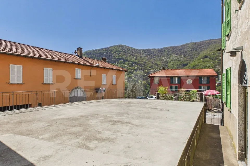 Casa da ristrutturare a Caneggio: ottima opportunità d'investimento