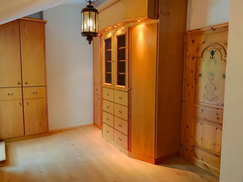 Grande casa bifamiliare parzialmente ristrutturata immersa nel verde – foto 17 di 30
