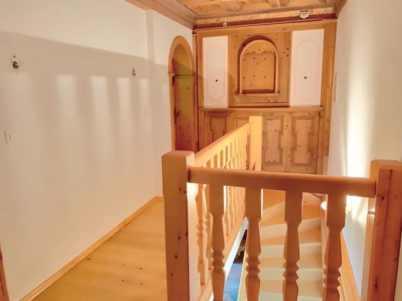 Grande casa bifamiliare parzialmente ristrutturata immersa nel verde – foto 13 di 30