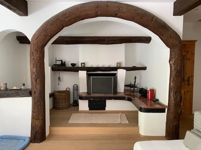 Grande casa bifamiliare parzialmente ristrutturata immersa nel verde – foto 9 di 30