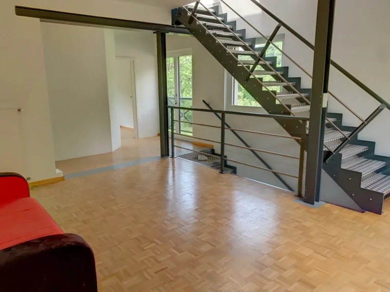 Grande casa bifamiliare parzialmente ristrutturata immersa nel verde – foto 24 di 30