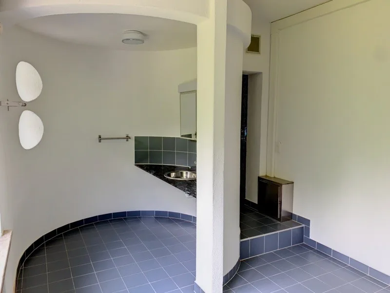 Grande casa bifamiliare parzialmente ristrutturata immersa nel verde – foto 27 di 30