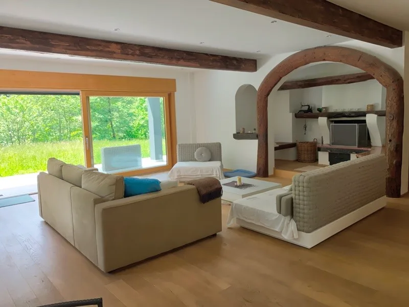 Grande casa bifamiliare parzialmente ristrutturata immersa nel verde – foto 7 di 30