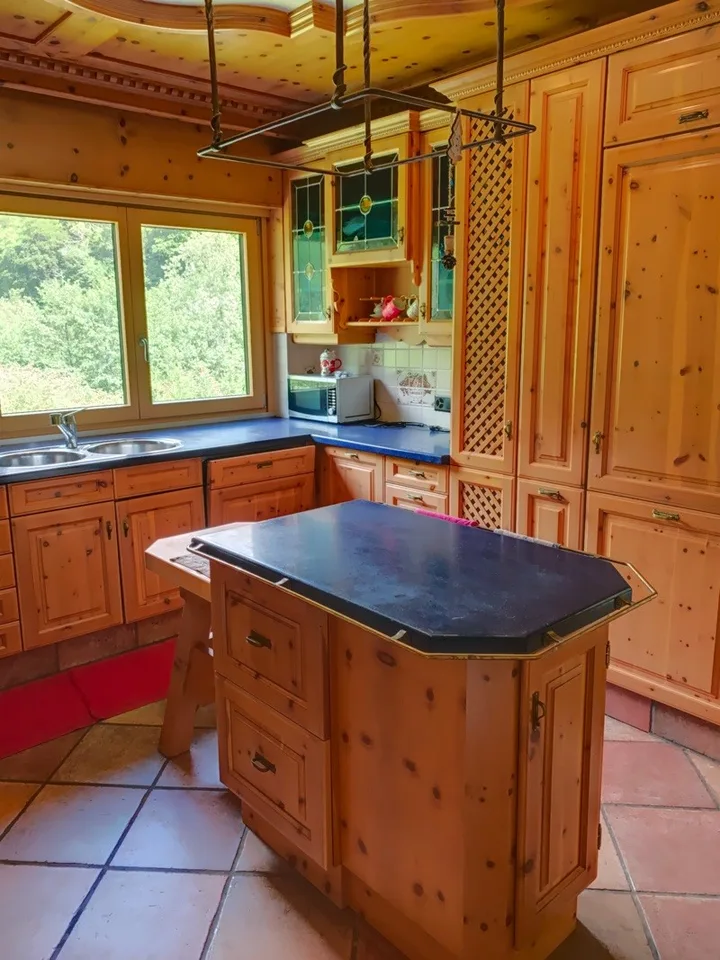 Grande casa bifamiliare parzialmente ristrutturata immersa nel verde – foto 11 di 30