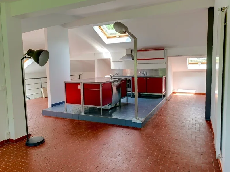 Grande casa bifamiliare parzialmente ristrutturata immersa nel verde – foto 21 di 30