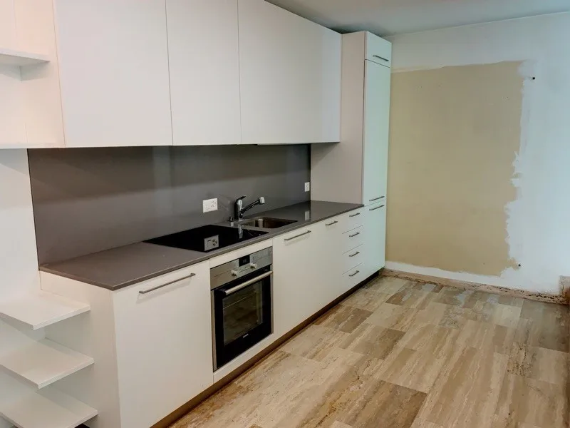 Grande casa bifamiliare parzialmente ristrutturata immersa nel verde – foto 29 di 30