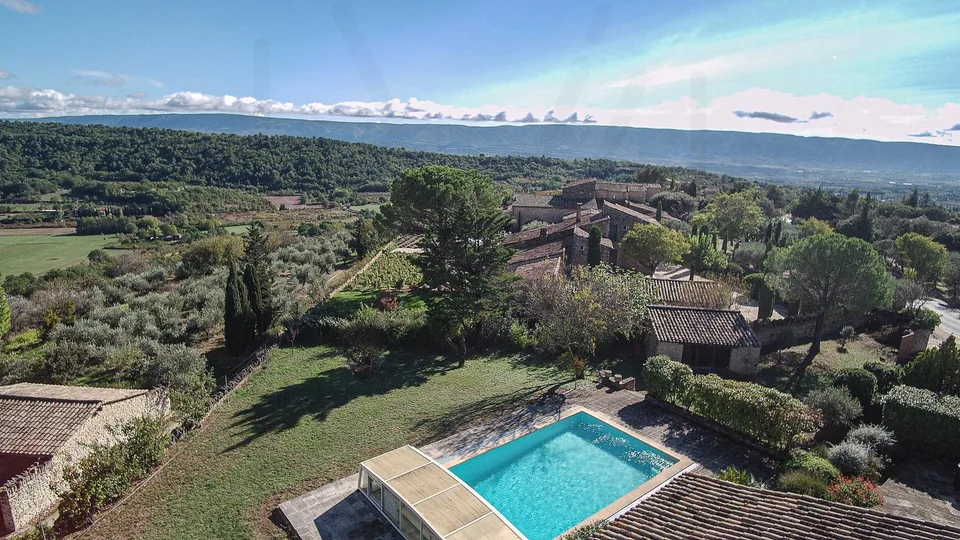 Villa von Ausnahme in Gordes, vereint provenzalischen Charme und zeitgenössische Architektur – Foto 12 von 13