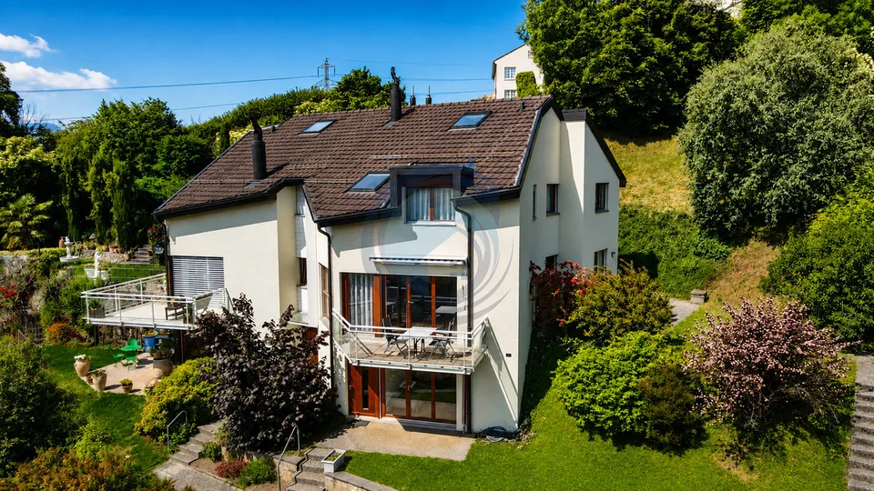 JOLIE VILLA CONTIGUË DE 6.5 PIÈCES AVEC VUE SUR LE LAC