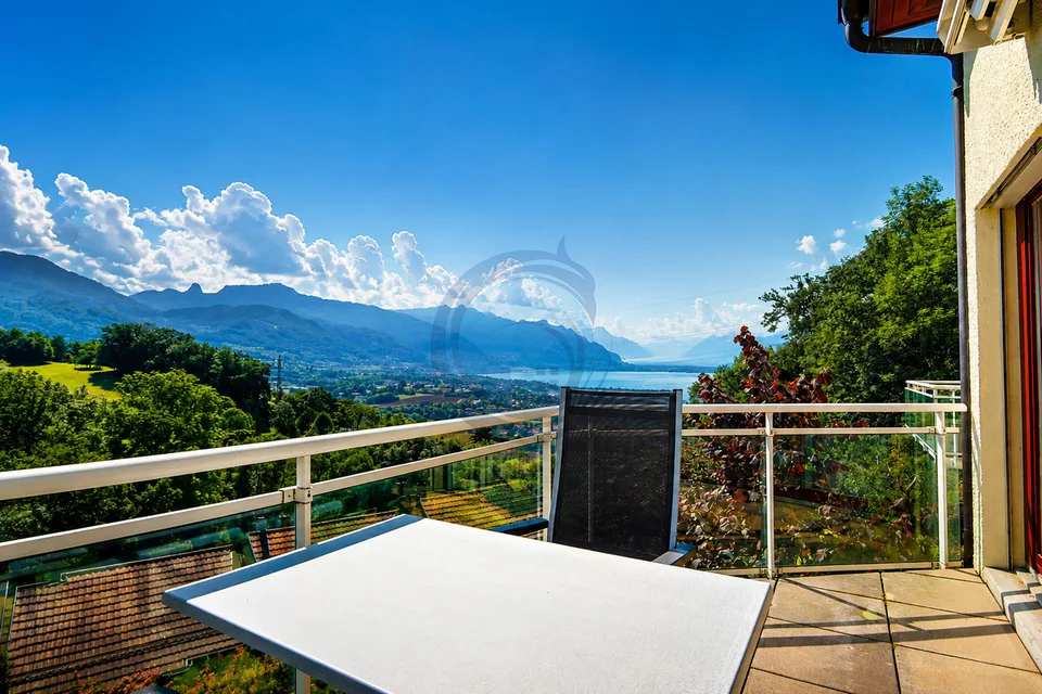 JOLIE VILLA CONTIGUË DE 6.5 PIÈCES AVEC VUE SUR LE LAC