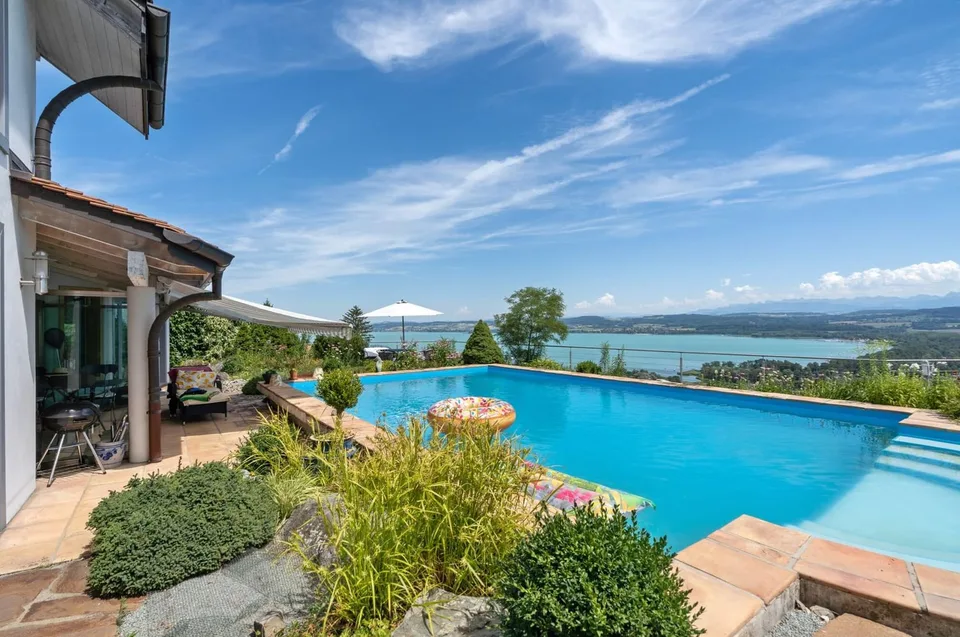 Villa di 11 locali con piscina e vista panoramica sul lago a Bellerive in vendita