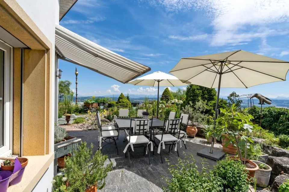 Villa di 11 locali con piscina e vista panoramica sul lago a Bellerive in vendita