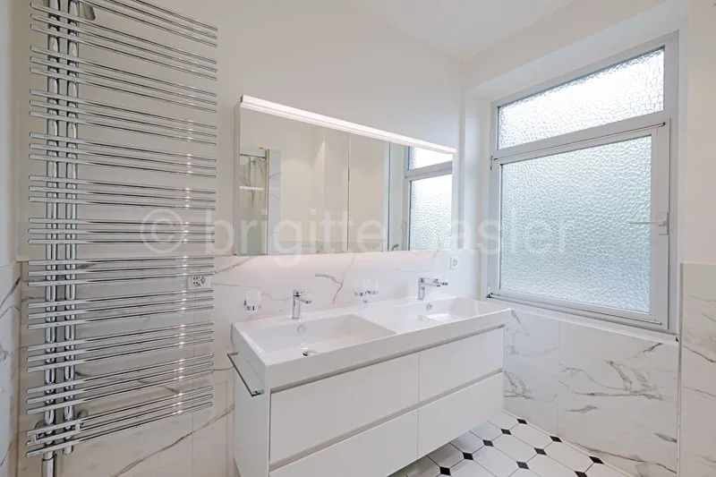 Modernisiertes 8-Zimmer-Eckeinfamilienhaus an zentraler Wohnlage im St. Alban-Quartier – Foto 10 von 14