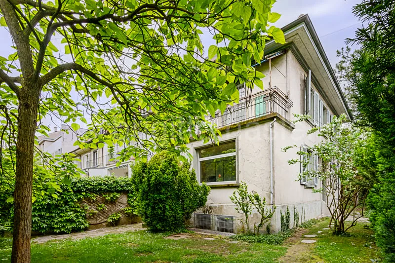 Casa unifamiliare angolare di 8 locali modernizzata in una zona residenziale centrale nel quartiere di St. Alban