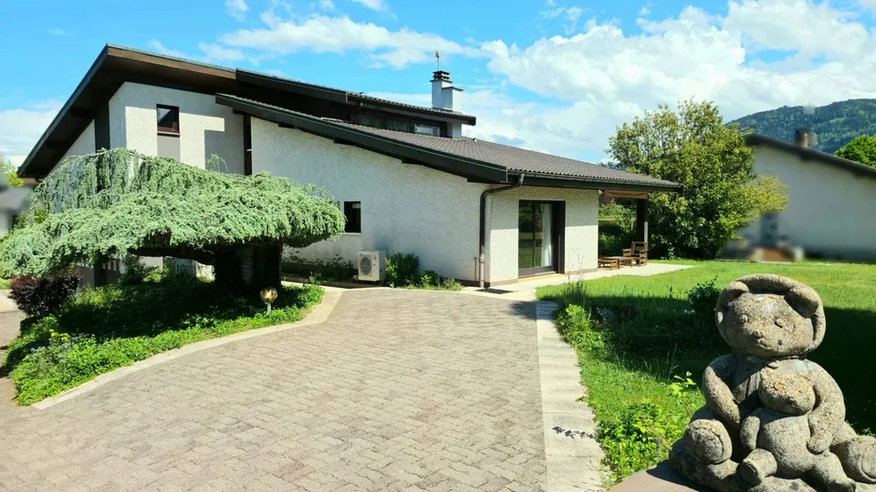 Armoy (74200) : Remarquable villa d'architecte de type 8