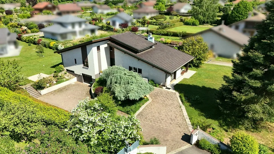 Armoy (74200) : Remarquable villa d'architecte de type 8