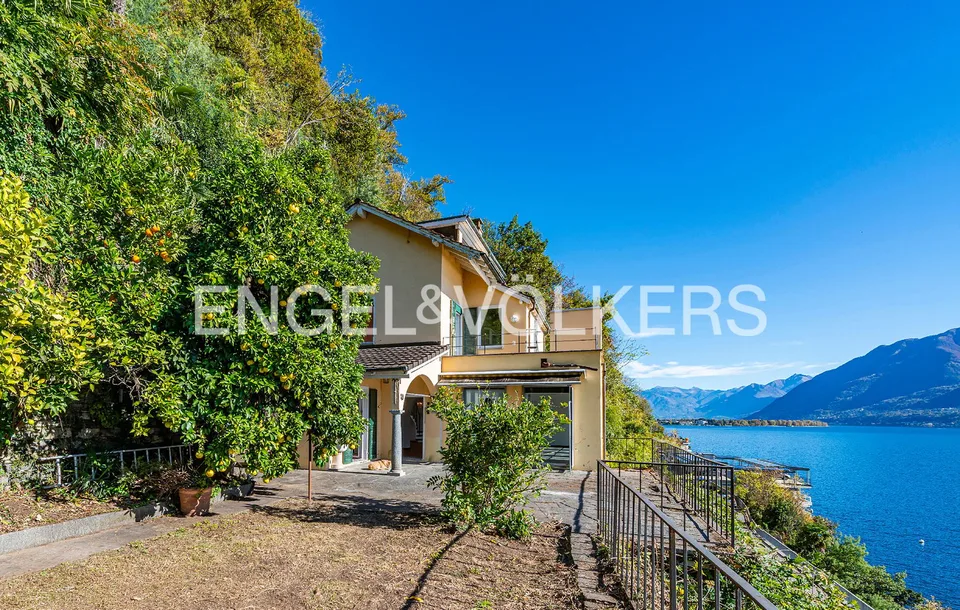 Casa con potenziale & terreno privato sul lago (34)