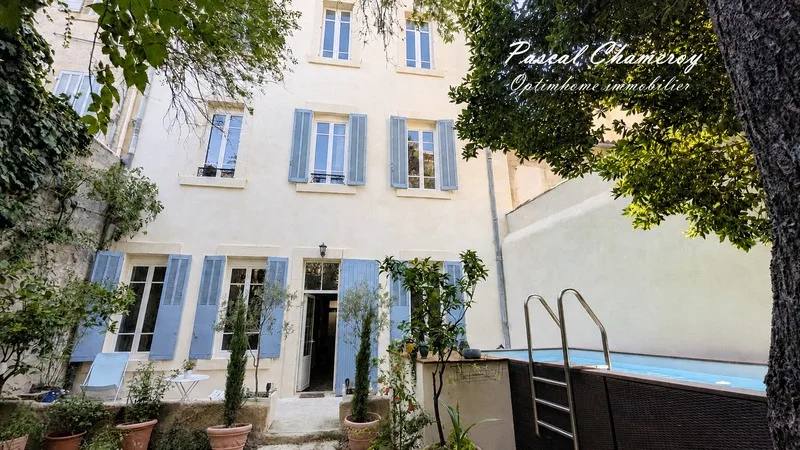 SALON-DE-PROVENCE (13) | Maison de maître de caractère avec jardin et