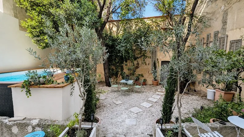 SALON-DE-PROVENCE (13) | Casa padronale di carattere con giardino e