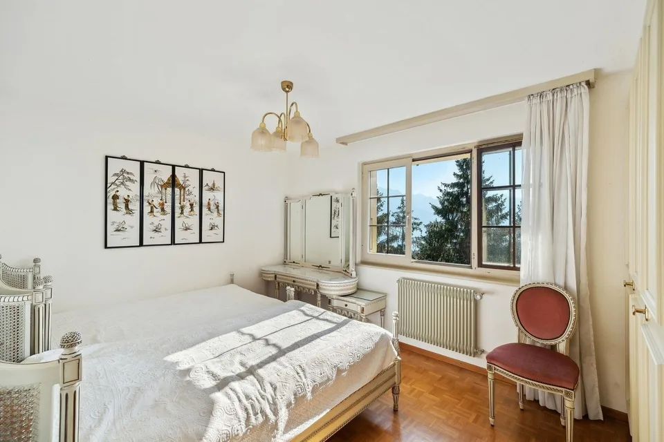 Geräumige Wohnung nahe dem Zentrum und mit Blick auf den See – Foto 9 von 10