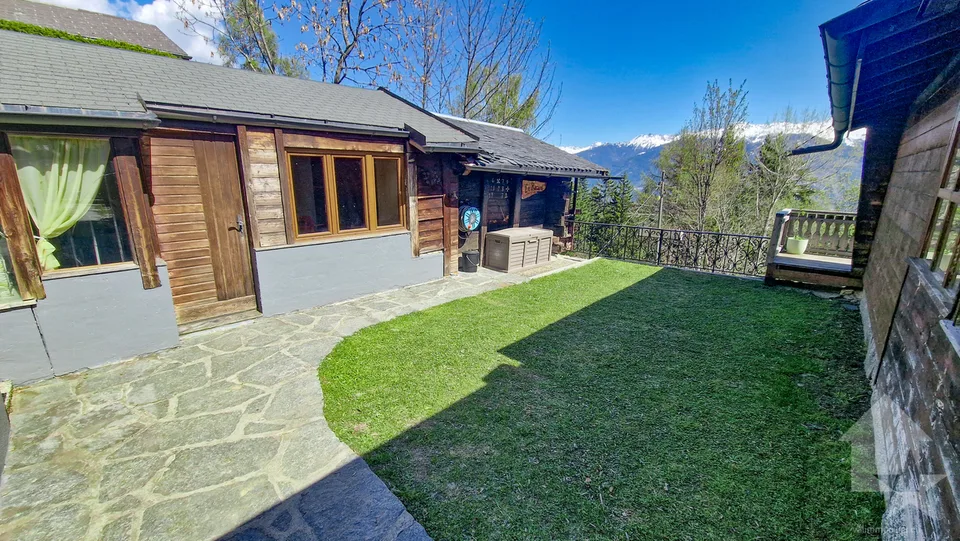 Charmant chalet de 2 appartements + dépendance, belle situation