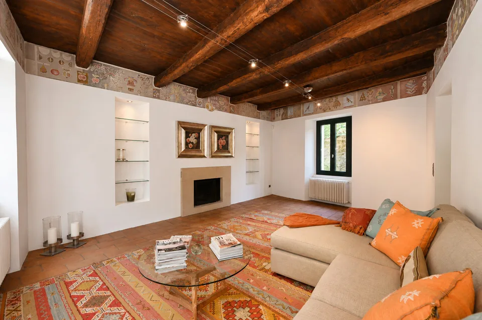 Elegante Villa di Charme con Giardino e Vista Lago – Foto 8 von 13