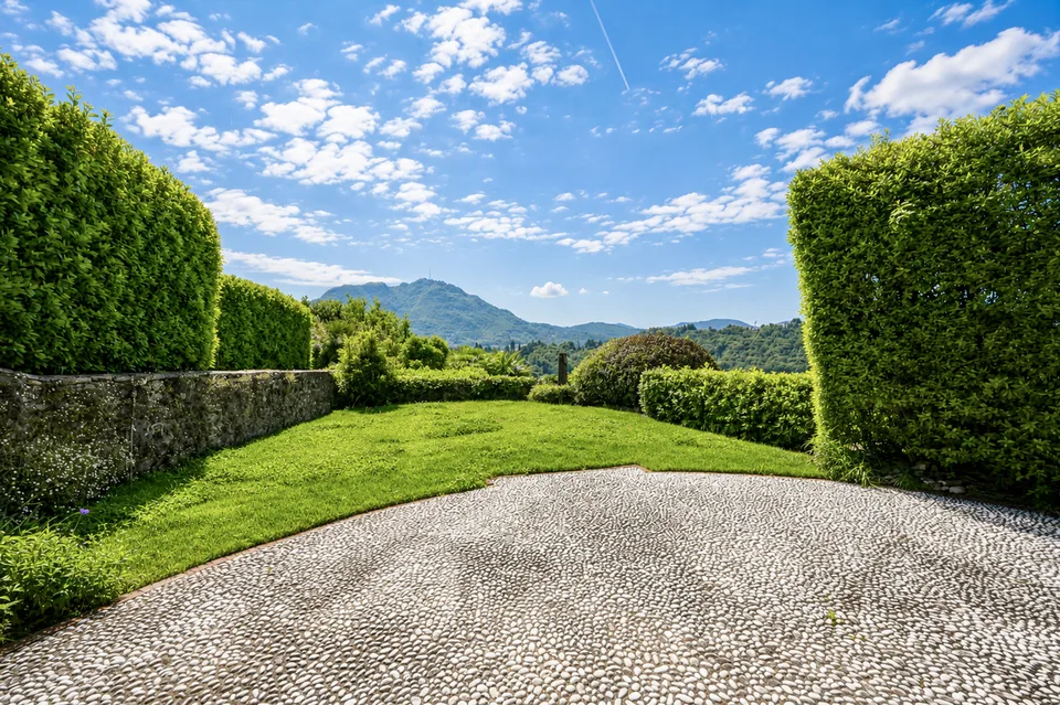 Elegante Villa di Charme con Giardino e Vista Lago – Foto 7 von 13