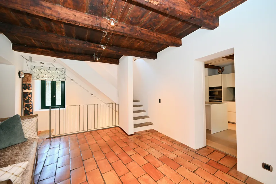 Elegante Villa di Charme con Giardino e Vista Lago – Foto 13 von 13