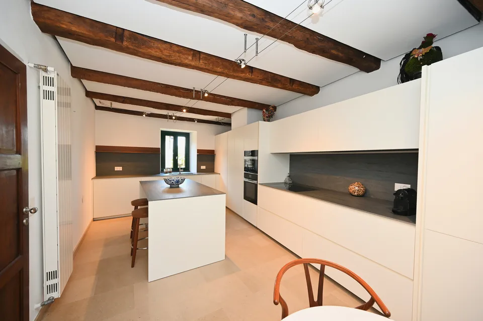 Elegante Villa di Charme con Giardino e Vista Lago – Foto 10 von 13