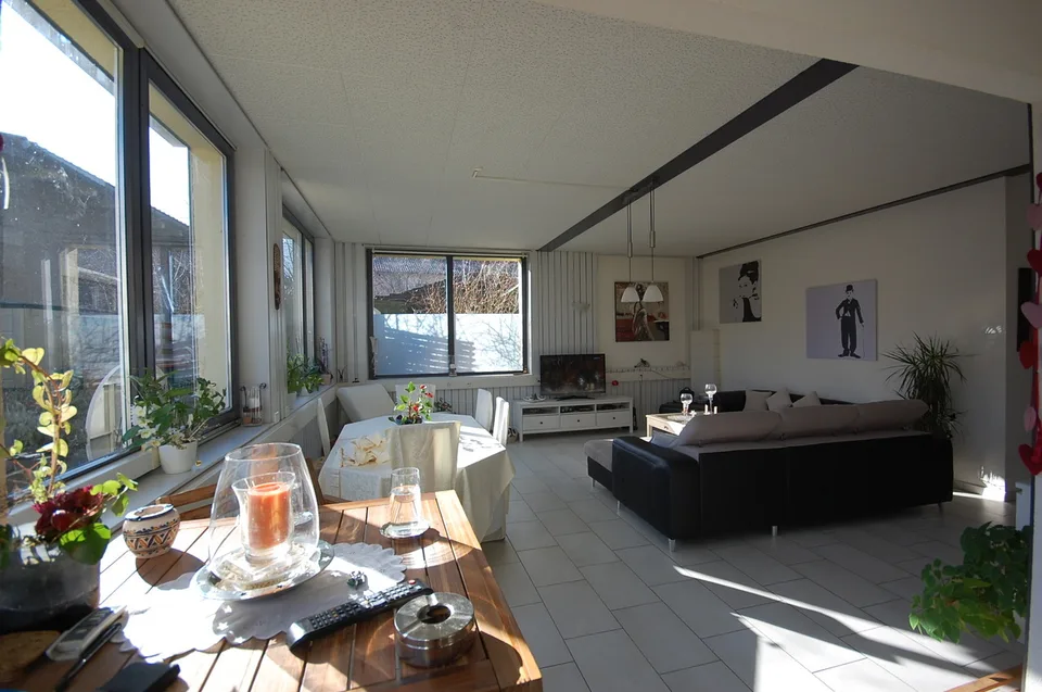 Magnifique maison de 2 grands et lumineux appartements.
