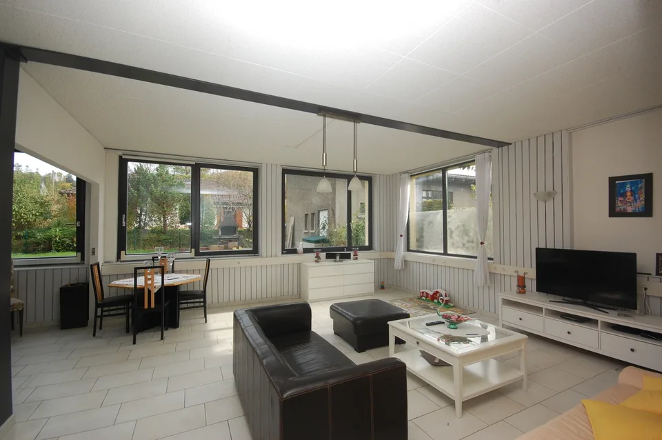 Magnifique maison de 2 grands et lumineux appartements.