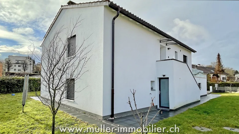 Schöne Villa mit zwei Apartments in Belfaux