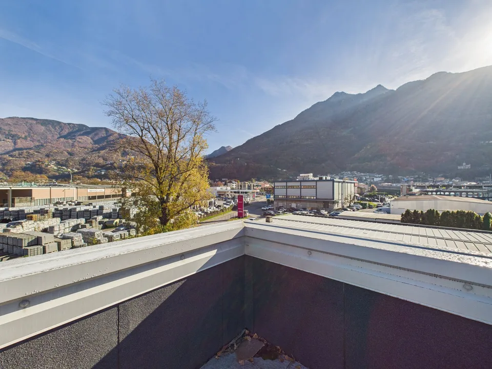 SPAZIO COMMERCIALE CON GRANDE ROOFTOP E 2 POSTI AUTO INCLUSI – photo 24 sur 25