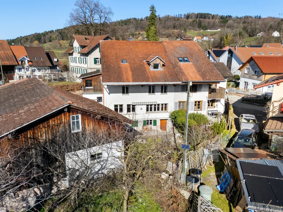 ECKHAUS MIT SEE- UND BERGSICHT SOWIE GROSSZÜGIGEM PLATZANGEBOT