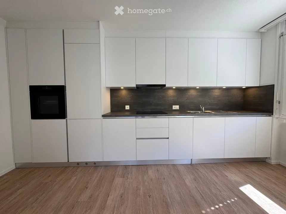 Luminoso appartamento di 4.5 locali con balcone e vista panoramica a Giubiasco