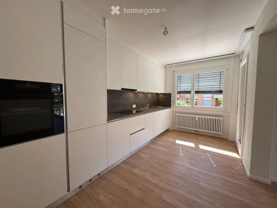 Luminoso appartamento di 4.5 locali con balcone e vista panoramica a Giubiasco