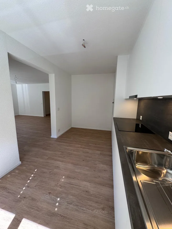 Luminoso appartamento di 4.5 locali con balcone e vista panoramica a Giubiasco