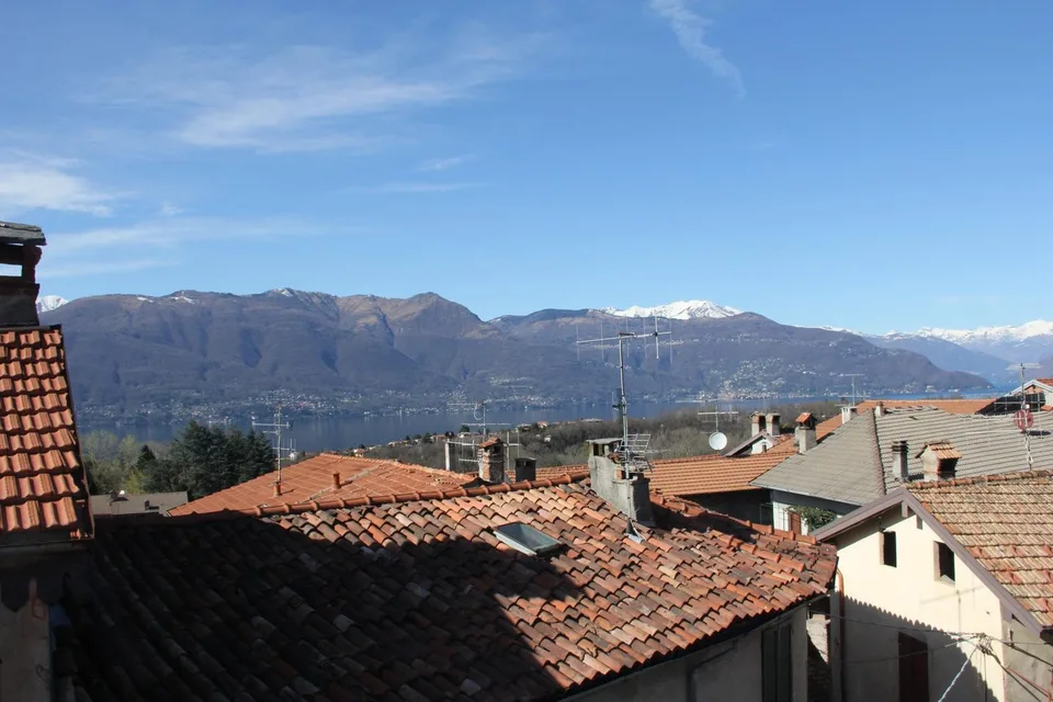 Appartamento di 2,5 locali curato con ampia terrazza e bella vista lago in posizione soleggiata – foto 9 di 10
