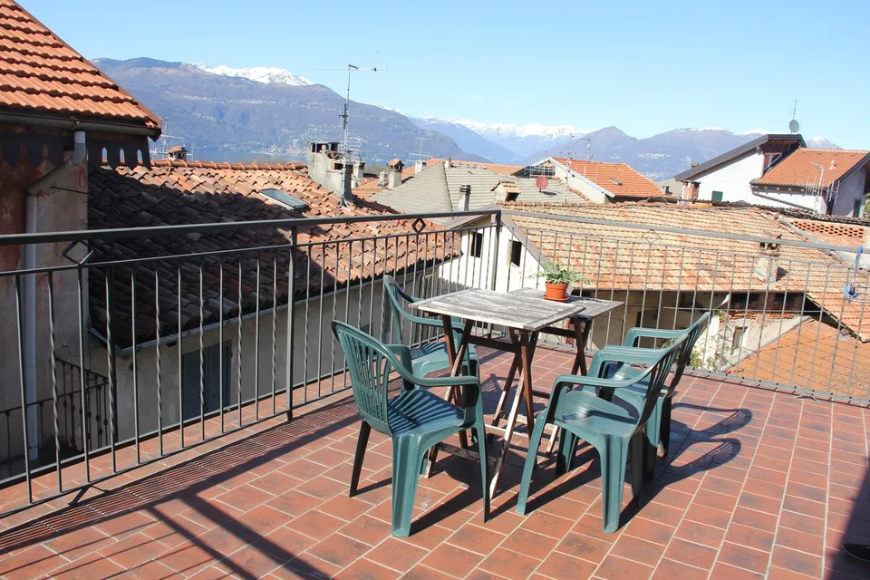 Appartamento di 2,5 locali curato con ampia terrazza e bella vista lago in posizione soleggiata – foto 8 di 10