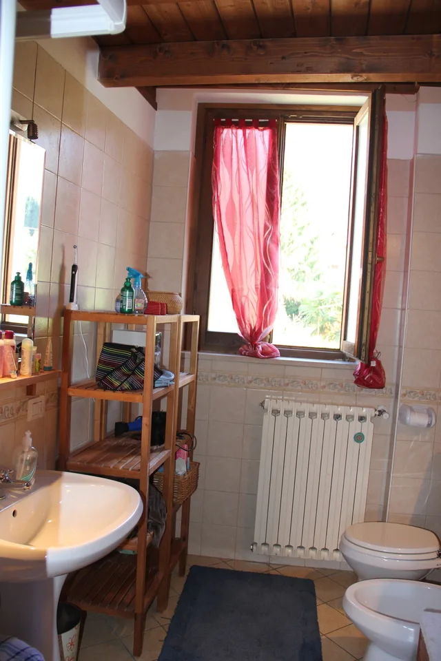 Appartamento di 2,5 locali curato con ampia terrazza e bella vista lago in posizione soleggiata – foto 7 di 10