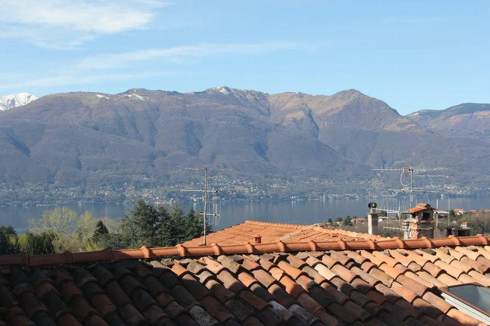Appartamento di 2,5 locali curato con ampia terrazza e bella vista lago in posizione soleggiata – foto 10 di 10
