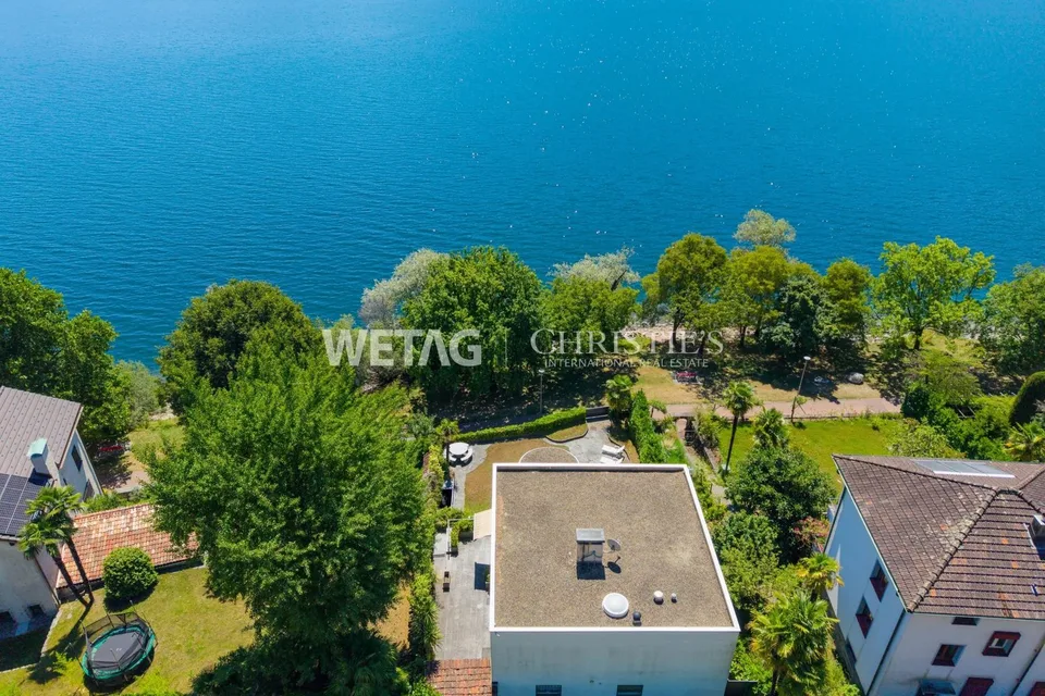 Villa elegante con giardino in posizione esclusiva direttamente sulla passeggiata lacustre del Lago Maggiore in vendita – foto 14 di 14