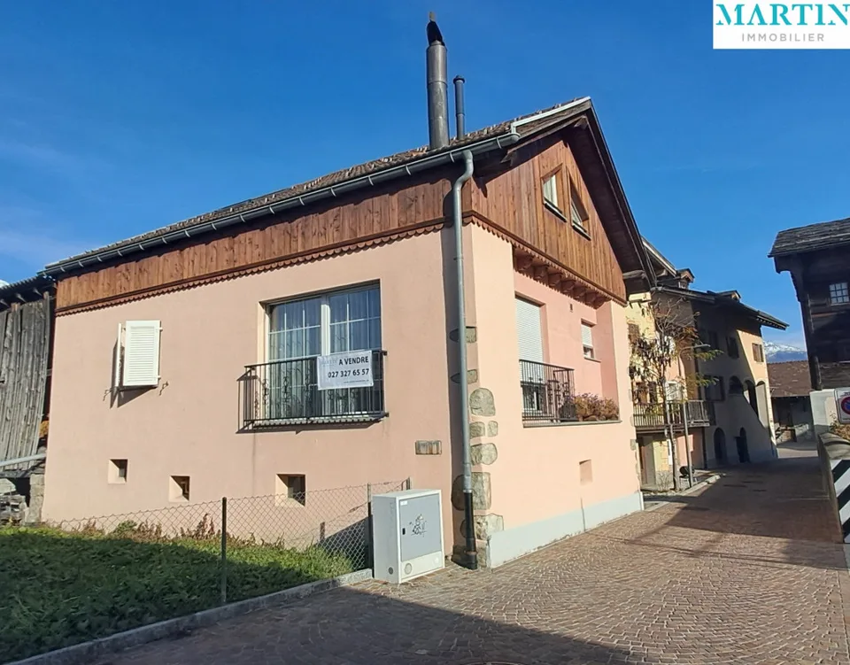 A VENDRE : Au coeur du beau village de Bramois, maison de 4.5 pièces en duplex.