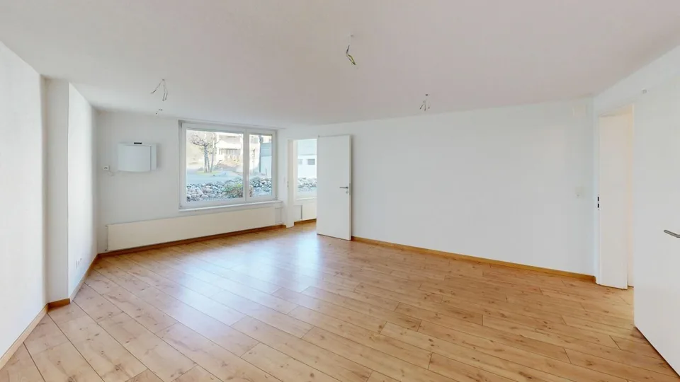 Aussergewöhnliche 3.5-Zimmer-Wohnung mit separatem Eingang & Garage inklusive